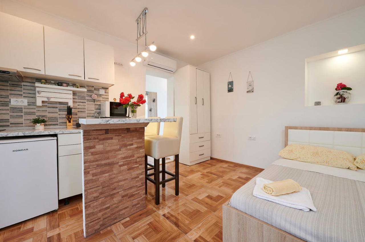 Apartments Lucija Trogir Exterior photo